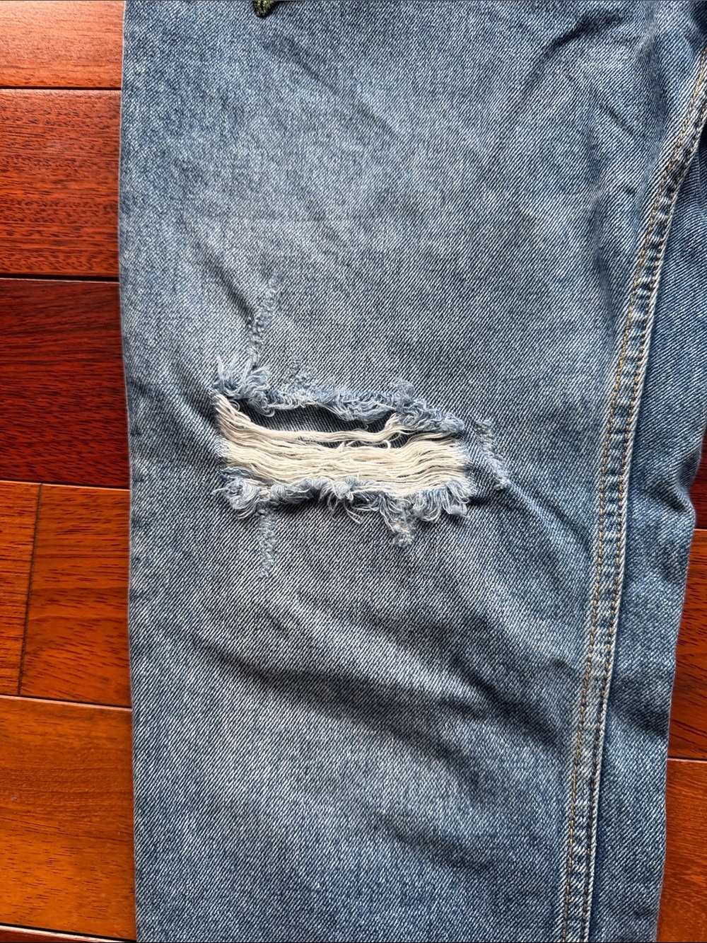 Zara Basic Denim Relaxed Jeans with Red Rose Embroidery - Picture 4 of 12